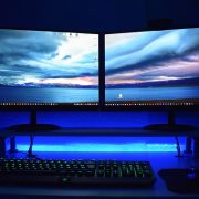 كيفية تشغيل شاشتين على الكمبيوتر بأنظمة ويندوز و macOS