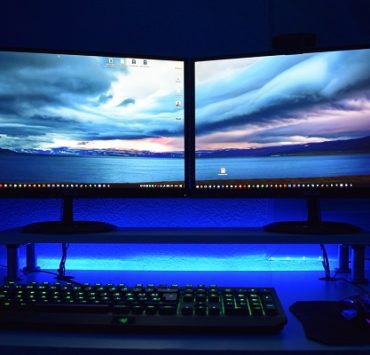 كيفية تشغيل شاشتين على الكمبيوتر بأنظمة ويندوز و macOS