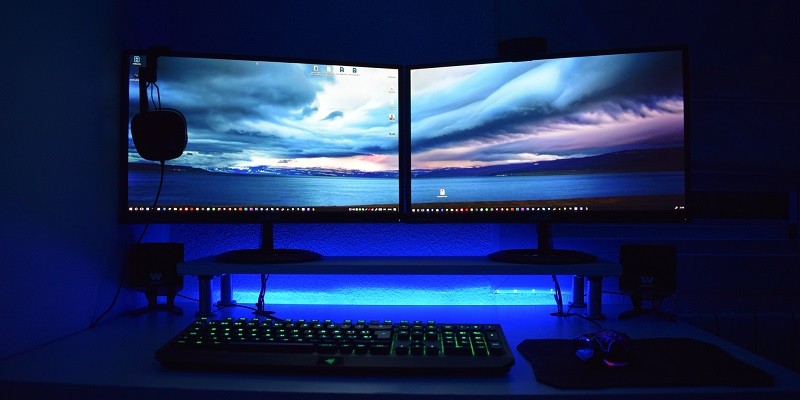 كيفية تشغيل شاشتين على الكمبيوتر بأنظمة ويندوز و macOS