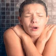 بشرى لكارهي الاستحمام.. مرة كل يومين تكفي