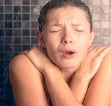 بشرى لكارهي الاستحمام.. مرة كل يومين تكفي