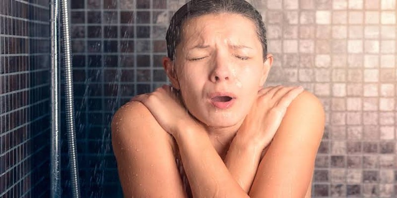 بشرى لكارهي الاستحمام.. مرة كل يومين تكفي