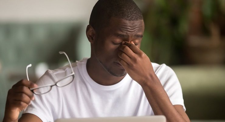 كيفيات تقليل إجهاد العين بعد التعرض للشاشات لمختلفة لفترات طويلة