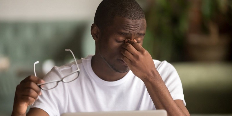 كيفيات تقليل إجهاد العين بعد التعرض لشاشات الأجهزة المختلفة لفترات طويلة كيفيات تقليل إجهاد العين بعد التعرض للشاشات لمختلفة لفترات طويلة