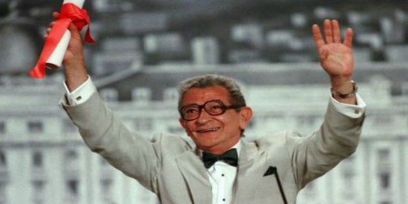 يوسف شاهين بين الألوهية والسب.. هل يمكن أن تكره فنان لدرجة أن تنفي عنه كل أعماله؟ يوسف شاهين