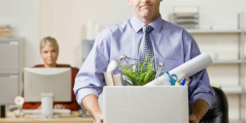 ” التصوير والتهريج ” احذر أغرب الأسباب التي تفقدك العمل العمل