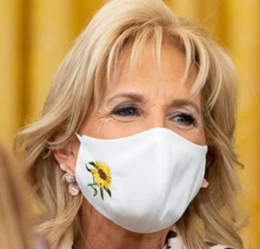 اليابان تكشف عن مركبة تمشي على الطريق والسكك الحديدية جيل بايدن