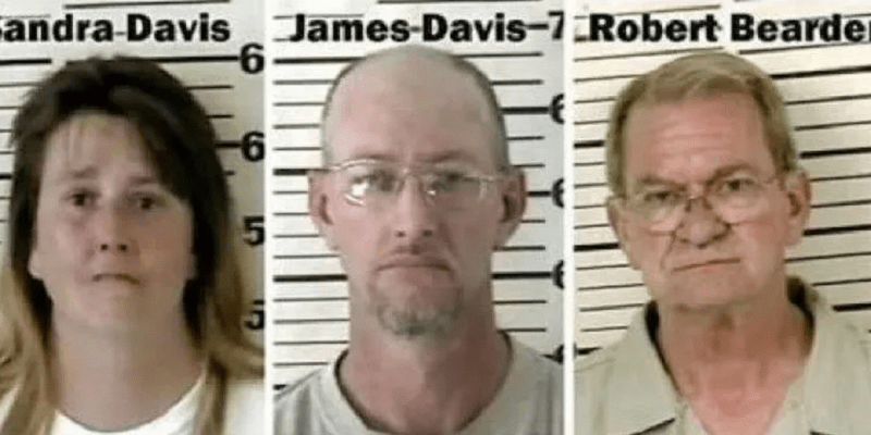 الاسم آباء والمهنة جلادين.. تجردوا من مشاعرهم وعذبوا أطفالهم! جيمس وساندرا ديفيس