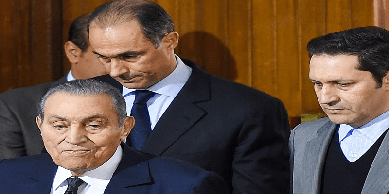 لا مؤاخذة جمال وعلاء بك.. أبوك حسني مبارك حرامي شوك وسكاكين بحكم محكمة نهائي مبارك ونجليه