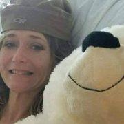 امرأة ينقذها شرب البول وأكل ورق الشجر وأمومتها من الموت وسط الجليد