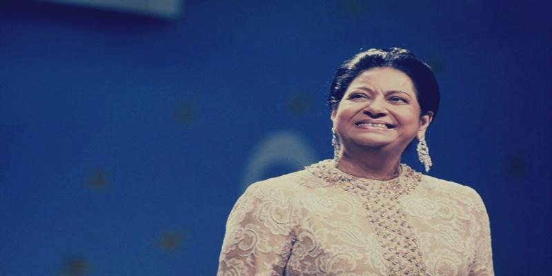 الإمضاء على ذيول الفساتين .. كيف واجهت أم كلثوم تكدس الأوتوجرافات؟ الست