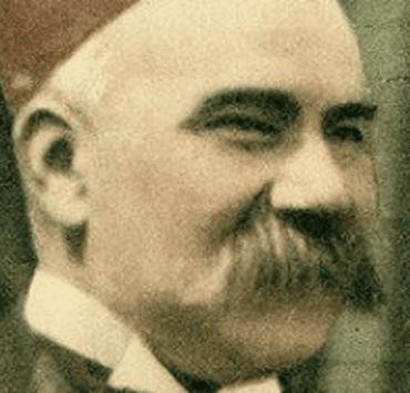 “حدث في جنازة عبدالله غيث” قيادات الدولة يحضرون لتوديع الشهداء وهو معهم الأمير كمال الدين حسين