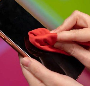 الدليل الكامل لكيفية تنظيف الهاتف الذكي وتعقيمه