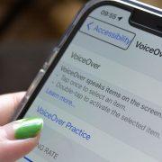 قراءة الشاشة في الايفون ... كيفية تفعيل خاصية VoiceOver على هواتف ايفون