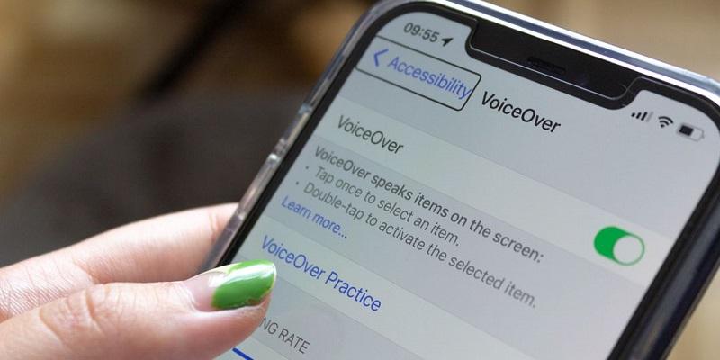 قراءة الشاشة في الايفون ... كيفية تفعيل خاصية VoiceOver على هواتف ايفون