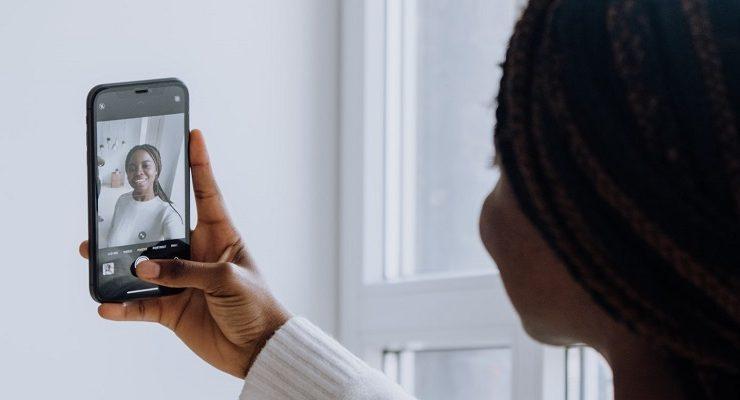 تحسين صور السيلفي في الايفون من خلال تفعيل هذه الخاصية البسيطة