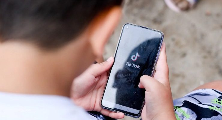 كيفية تغيير السن في تيك توك لحماية أطفالك من محتوى غير موجه لأعمارهم