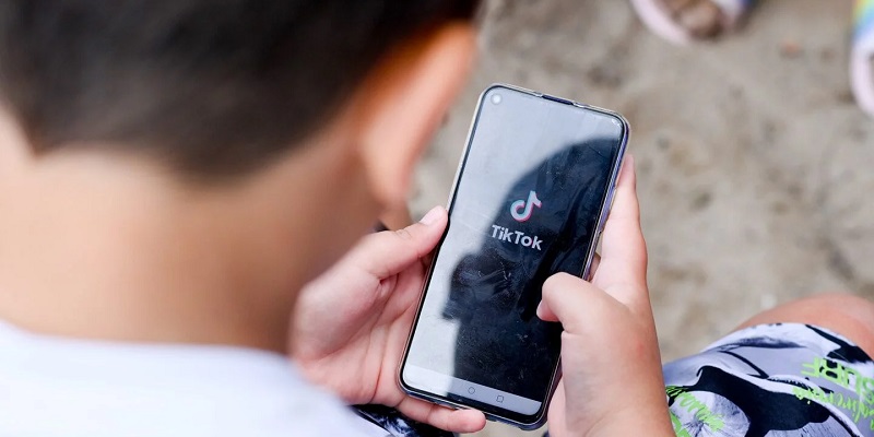 كيفية تغيير السن في تيك توك لحماية أطفالك من محتوى غير موجه لأعمارهم