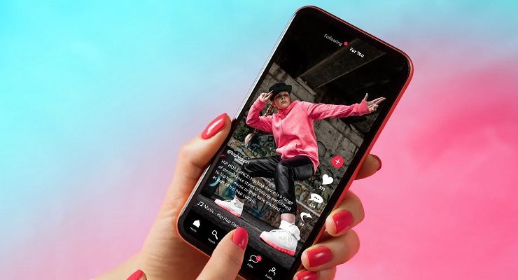 كيفية حذف فيديو من تيك توك أو إخفاءه عن المتابعين بعد نشره