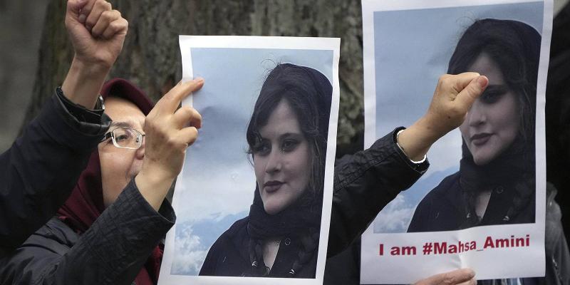 مهسا أميني..الشعلة التي فجرت مظاهرات المعارضة في إيران إيران