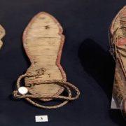 أحذية قديمة