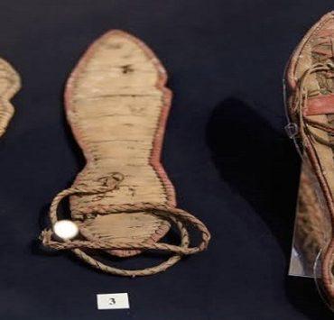 أحذية قديمة