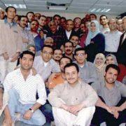 ابراهيم حجازي مؤسس الأهرام الرياضي مع فريق العمل