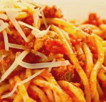 كيفية حذف الصور من الايفون وزيادة مساحة الهاتف الفارغة المكرونة البولونيز