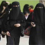 كيف اتصدى لـ ظاهرة التحرش الجنسى فى مصر؟ هل لبس النقاب هو الحل ؟ ، اسئلة كتير تصول و تجول لكيفية التصدى لهذه الظاهرة المؤلمة.. تابع على المولد