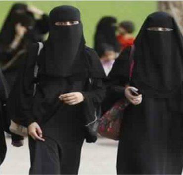 كيف اتصدى لـ ظاهرة التحرش الجنسى فى مصر؟ هل لبس النقاب هو الحل ؟ ، اسئلة كتير تصول و تجول لكيفية التصدى لهذه الظاهرة المؤلمة.. تابع على المولد