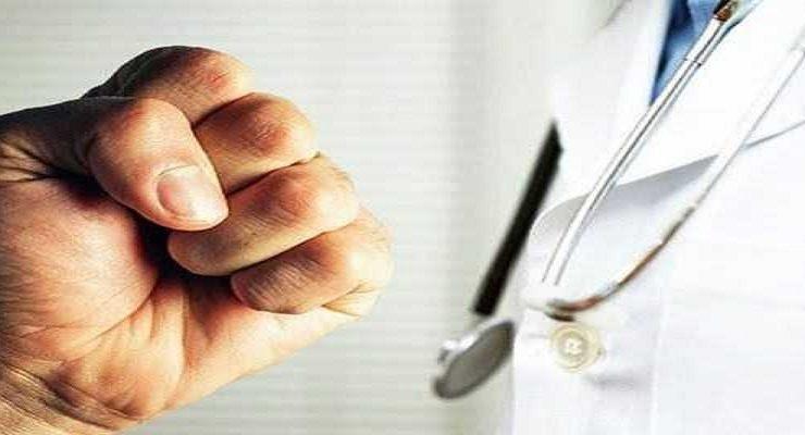 الاعتداء على الطواقم الطبية