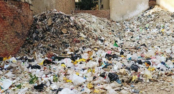مشكلة القمامة في شارع الرحمة