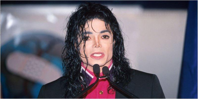 جاكسون إله الموسيقي المُخنثة مايكل جاكسون