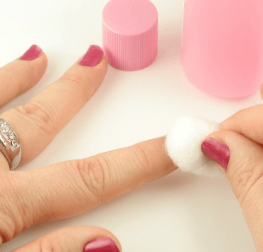 مزيل طلاء الأظافر