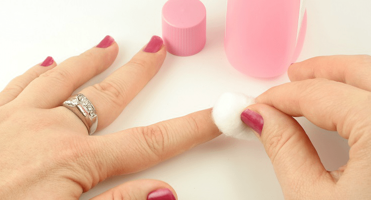 مزيل طلاء الأظافر