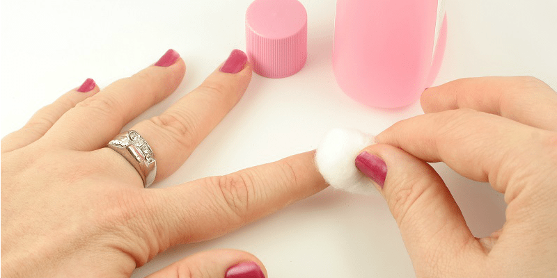 مزيل طلاء الأظافر