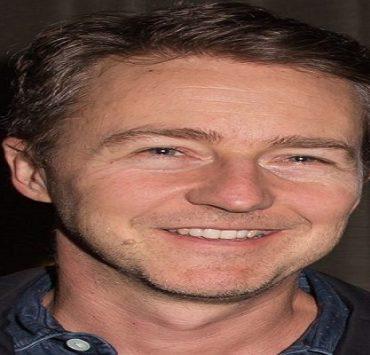 مرتضى منصور .. العار يمشي على قدمين إدوارد نورتون