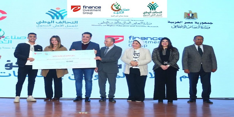 النحت على الخشب.. فنَّان من الصعيد الجوَّاني النحت على الخشب