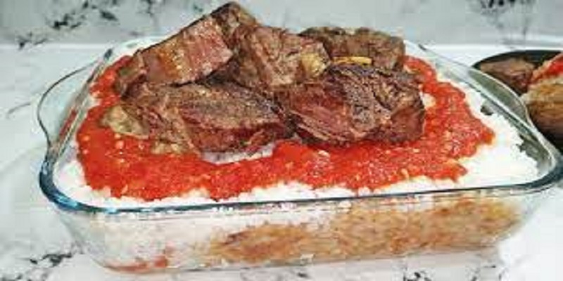 ” ماتلعبوش في الثوابت”.. الفتة المصرية بالصلصة أم بالخل والثوم ؟ فتة مصرية