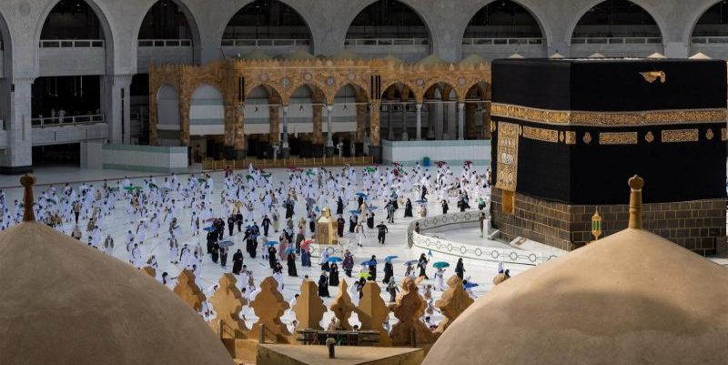 الحج والعمرة بالإنابة