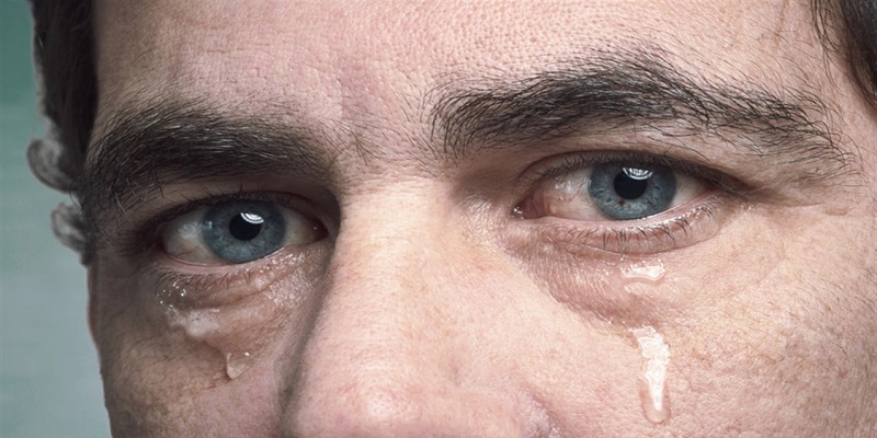 الدموع القريبة