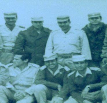 يا ولدي هذا عَمَّك فولان ! القائد منير يتوسط رجاله