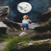 أطفال القمر