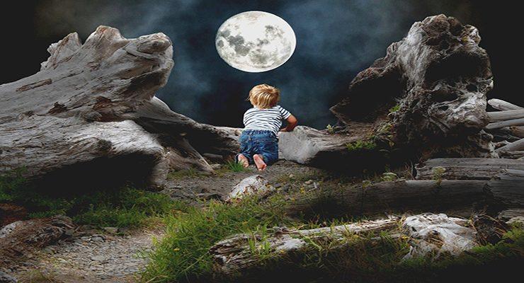 أطفال القمر