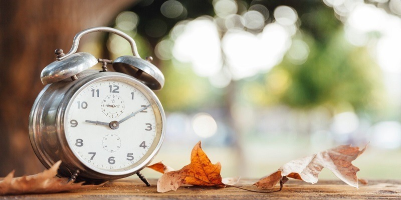 هل قرار عودة تطبيق التوقيت الشتوي مناسبًا بالتزامن مع دخول المدارس؟ التوقيت الشتوي