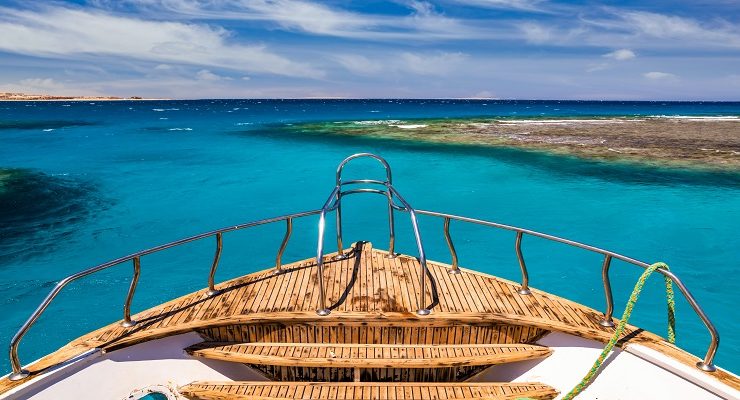 الجلوس أمام البحر