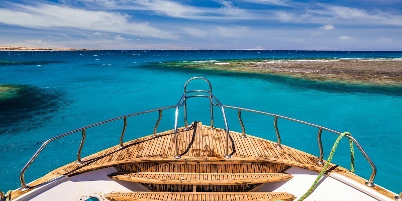 الجلوس أمام البحر