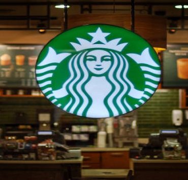 مكتبة الانتخابات .. كيف تملأ رأسك بفقه الصندوق؟ رحلة تأسيس ستاربكس