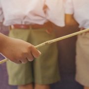 ضرب الطلاب بالعصا