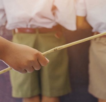 ضرب الطلاب بالعصا